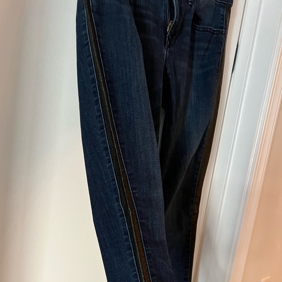 Express Skinny Jeans with Leather Detail 🌟 - Picture 2 of 5